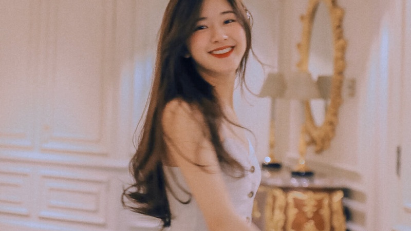 赵露思晒闺蜜结婚证引乌龙，高情商澄清后获赞重情义